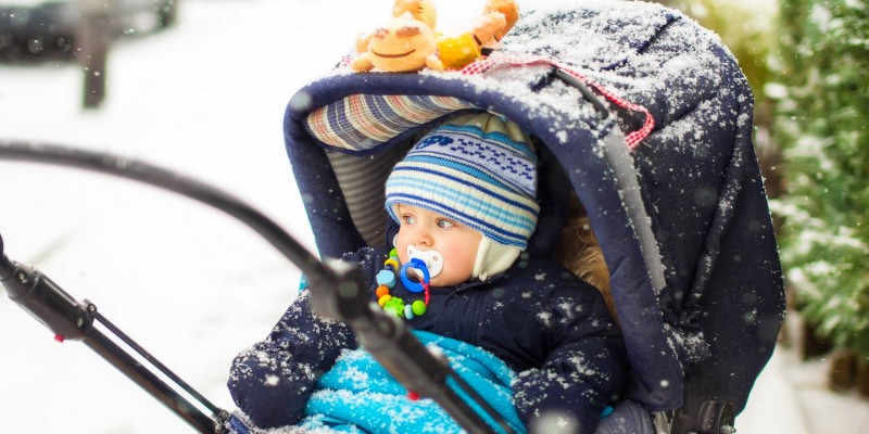 Baby in Kombiwagen